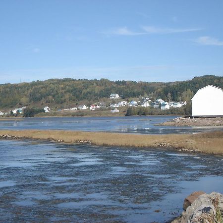 Motel De L'Anse Port-Daniel Bagian luar foto