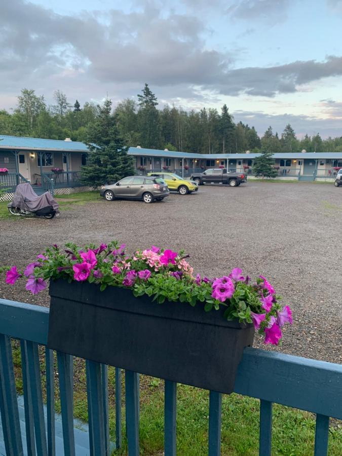 Motel De L'Anse Port-Daniel Bagian luar foto