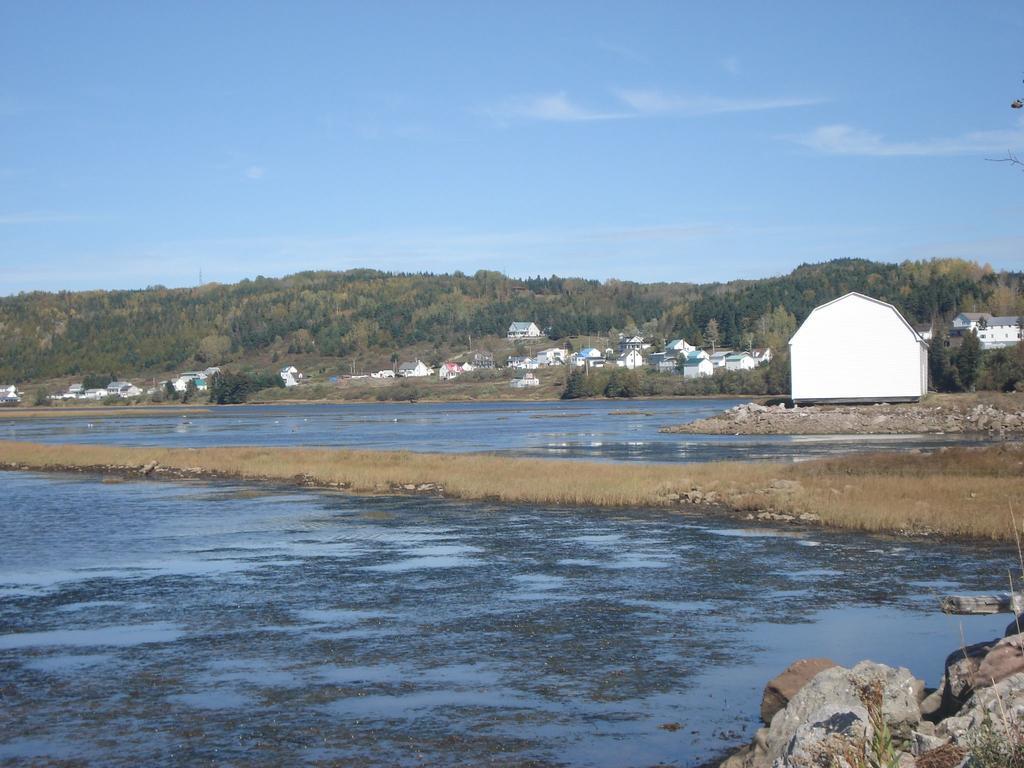 Motel De L'Anse Port-Daniel Bagian luar foto