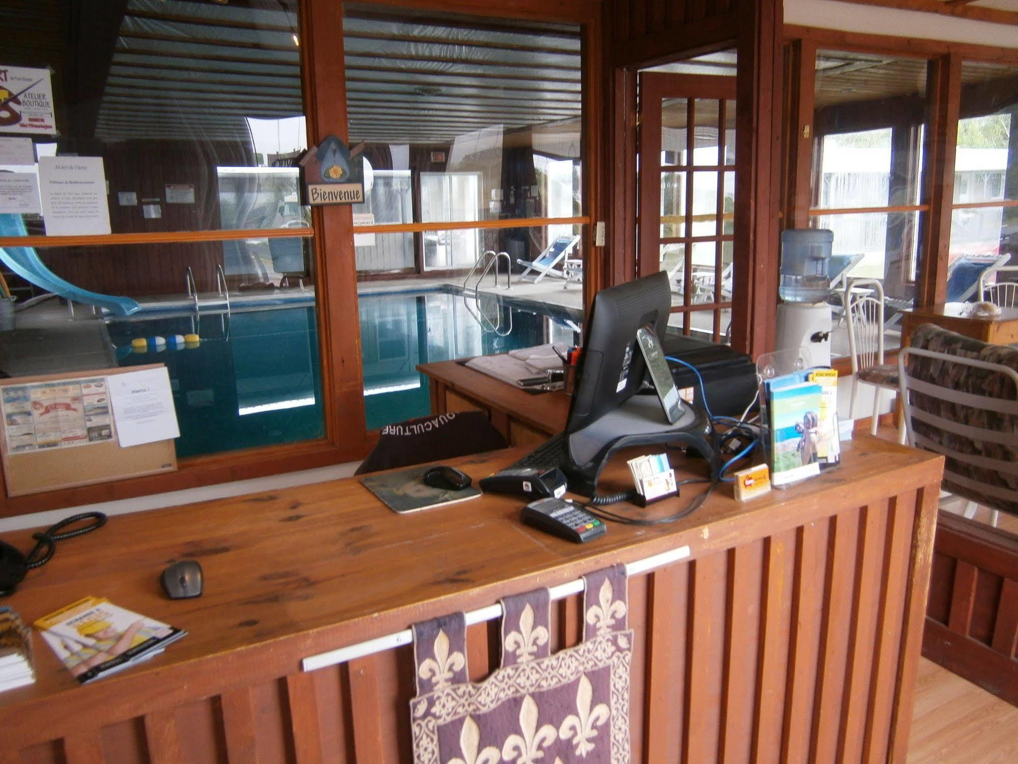Motel De L'Anse Port-Daniel Bagian luar foto